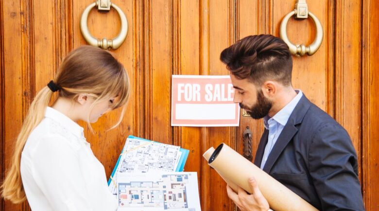 Real estate wholesaler analyzing deal margins and prime rate relationship