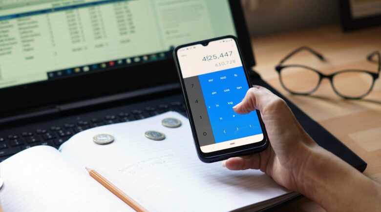 Comparison of budgeting apps showing variable interest rate tracking and loan payment projections