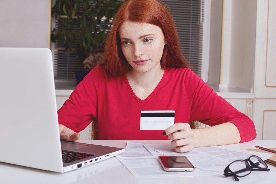 A sample credit card statement with the minimum payment calculation box highlighted.
